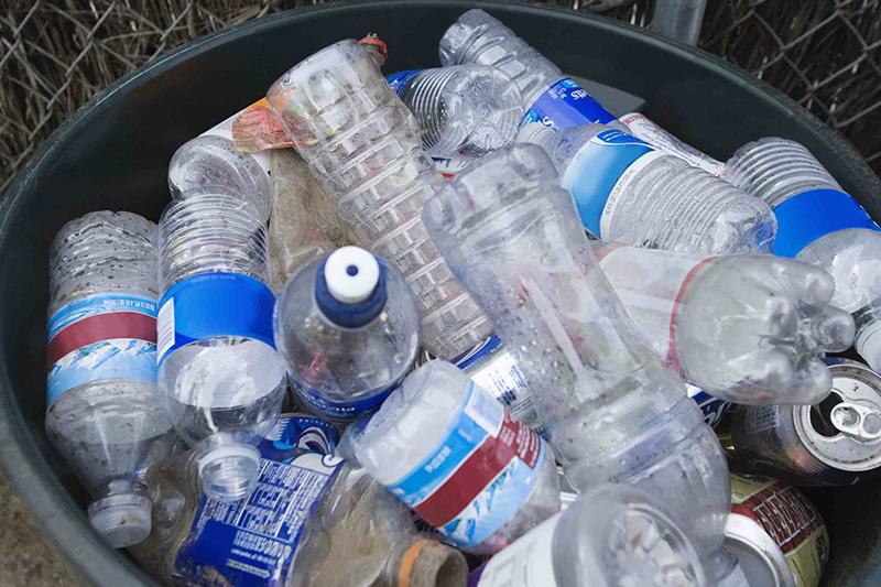 Traitement des déchets. Faut-il interdire les exportations de déchets plastiques ?